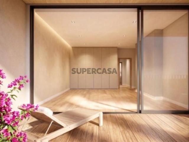 Apartamento T4 com varanda, jardim e garagem na Solum, Coimbra