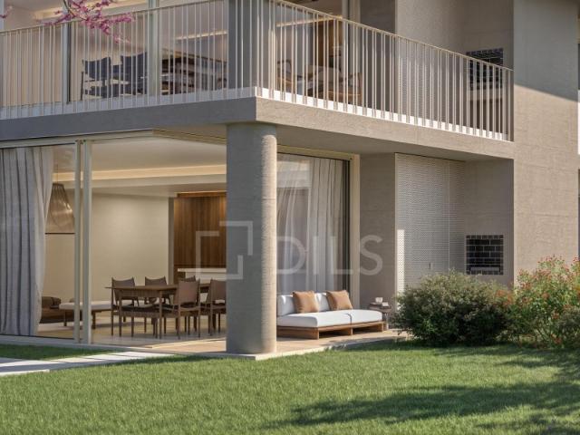 Apartamento T4 com varanda no Belas Clube de Campo