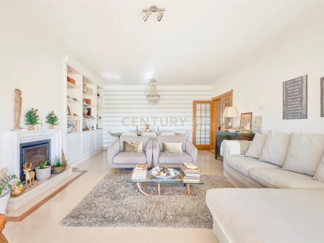 Apartamento T4 com Varanda Parque dos Poetas Oeiras 152m² Paco de Arcos