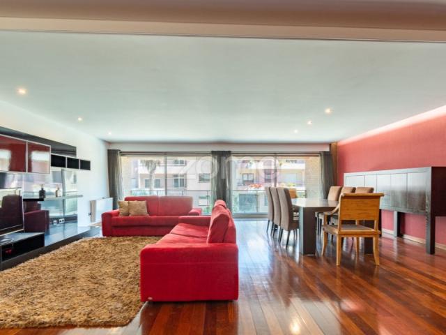 Apartamento T4 com varanda Póvoa de Varzim