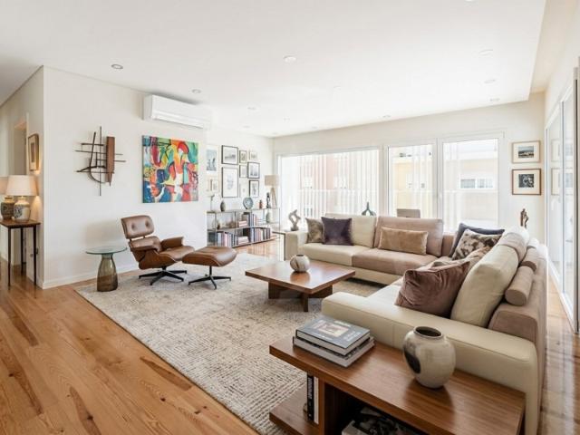 Apartamento T4 com Varandas e 3 Vagas de Garagem
