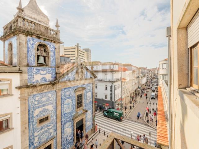 Apartamento T4 com viabilidade para construção de 3 T1, Porto