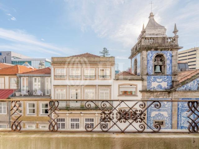 Apartamento T4 com viabilidade para construção de 2 T2, Porto
