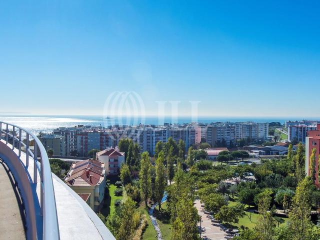 Apartamento T4 com vista de mar, em condomínio fechado com j. 0m² Oeiras E São Julião Da Barra