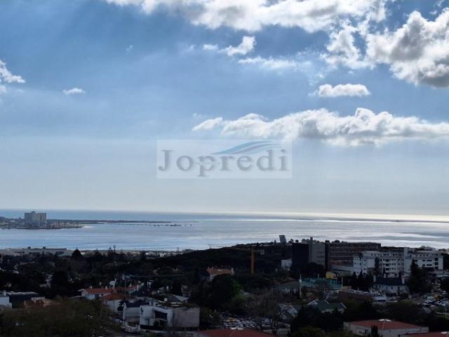 Apartamento T4 com vista frontal de Rio