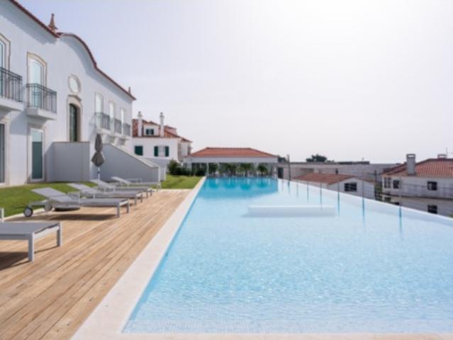 Apartamento T4 com vista mar em condomínio no Monte Estoril