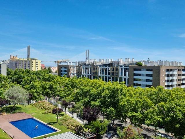 Apartamento T4 com Vista Panorâmica e Piscina no Parque das Nações, Lisboa