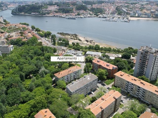 Apartamento T4 com Vista Panorâmica em Lordelo do Ouro