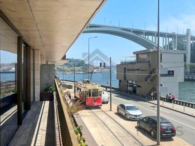 Apartamento T4 com Vista Rio Douro Lordelo do Ouro, Porto
