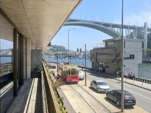 Apartamento T4 com Vista Rio Douro Lordelo do Ouro, Porto