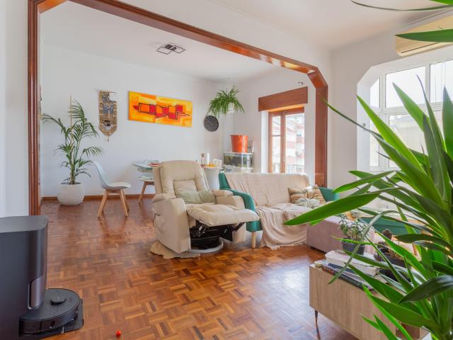 Apartamento T4 convertido em T3 Centro do Barreiro