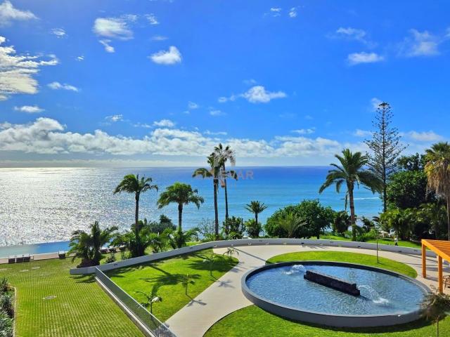 APARTAMENTO T4 DE LUXO NA 1ª LINHA DO MAR EM CONDOMINIO FECHADO