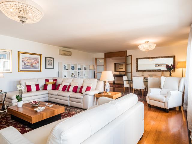 Apartamento T4 de luxo no Restelo com vista rio