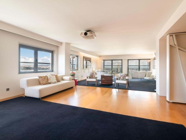 Apartamento T4 de Luxo com Vista Panorâmica sobre o Rio Tejo | Parque das Nações