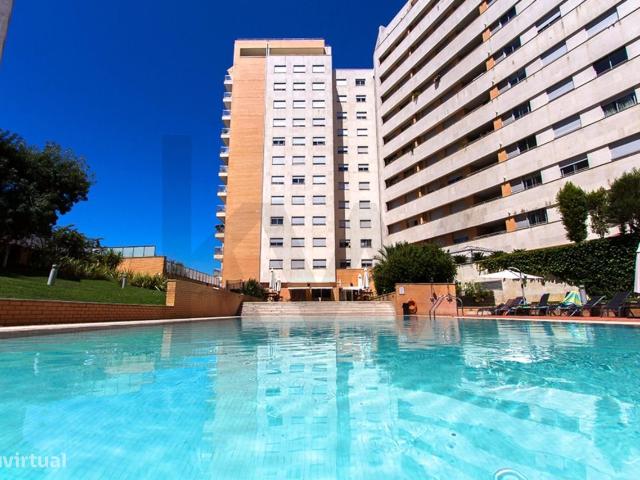 Apartamento T4 de Luxo, com Piscina, Jardins, Ginsio 3 Varandas