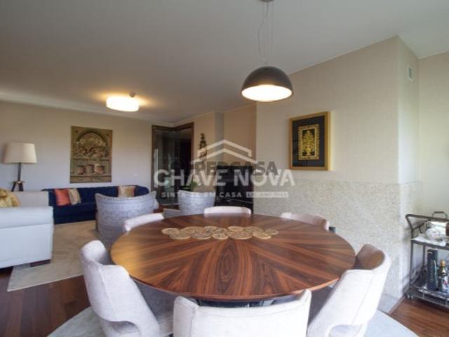 Apartamento T4 de luxo, como novo, com vistas deslumbrantes sobre a foz do rio Douro