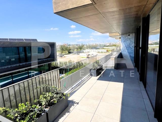 Apartamento T4 de Luxo em Canidelo: O Privilégio da Primeira Linha de Mar