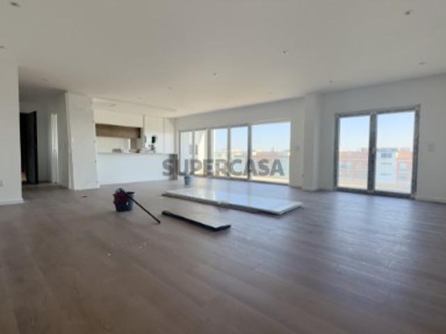 Apartamento T4 + Duplex| 2 Suites||2 Terraços| Piscina | Ginásio | 2 Lugares de Garagem em BOX