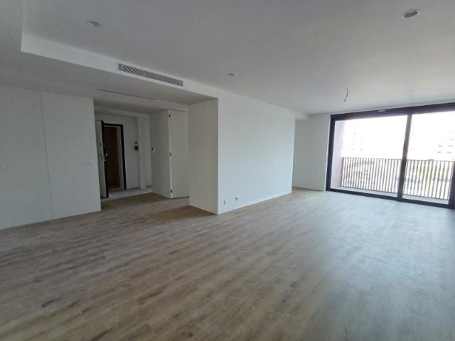 Apartamento T4 duplex, com excelente exposição solar, no Cais da Fonte Nova!