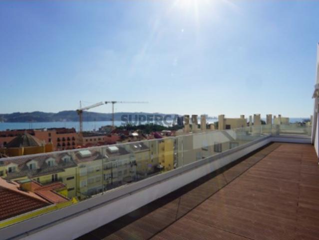 Apartamento T4 Duplex com Terraço com Vista Rio para Venda em Belém, Restelo, Lisboa