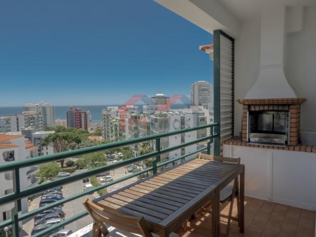 Apartamento T4 dúplex com vista mar, piscina e garagem, perto da praia Quarteira