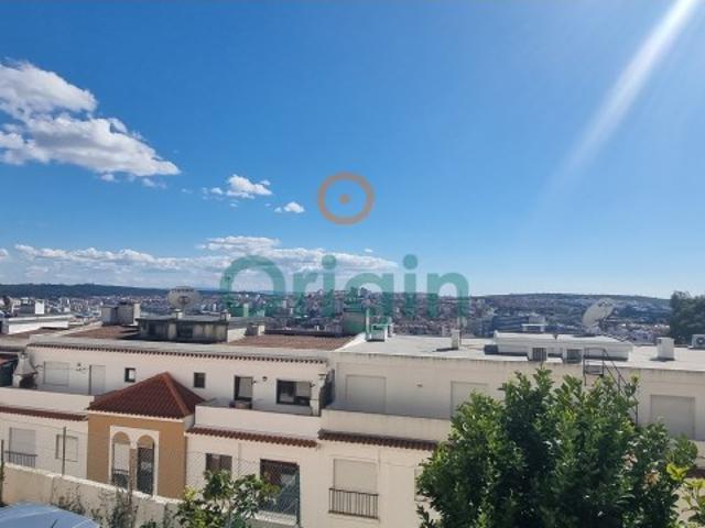 Apartamento T4 duplex. Acesso directo a um terraço do condominio com 600m2