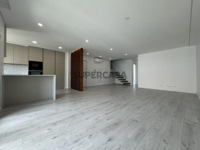 Apartamento T4 duplex Alcochete | Garagem em ’BOX’ | 2 Terraços | Churrasqueira na Varanda