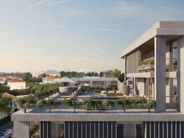 Apartamento T4 duplex de luxo, junto à Avenida da Boavista Porto