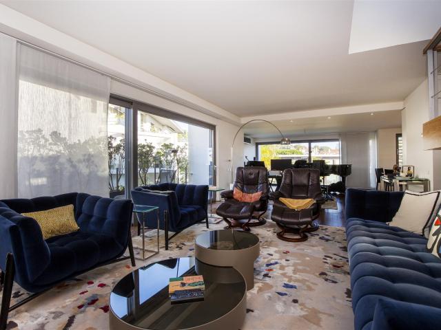 Apartamento T4 duplex em condomínio localizado no centro do 400m² Cascais e Estoril