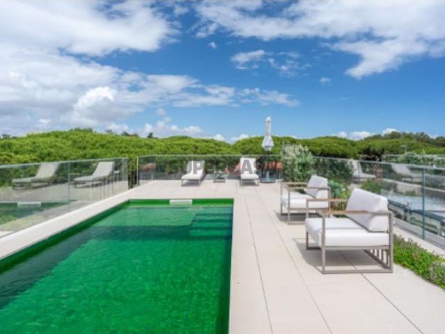 Apartamento T4 duplex em condomínio na Quinta da Marinha