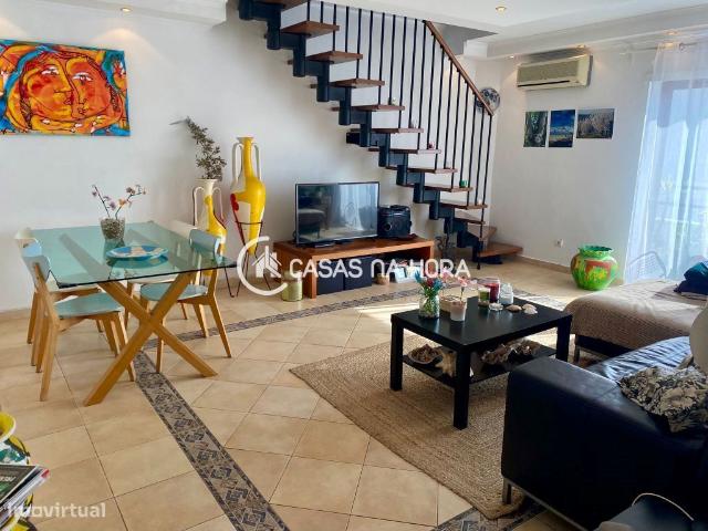 Apartamento T4 Duplex em Almada junto ao museu da Cidade