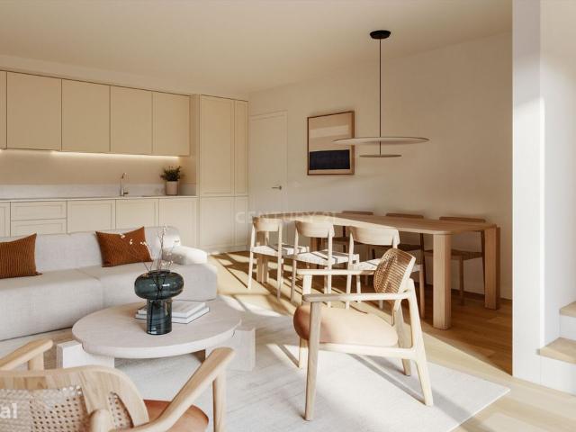 Apartamento T4 Duplex novo em Almada
