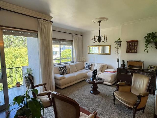 APARTAMENTO T4 DUPLEX NA PRAÇA PEDRA VERDE ALDOAR