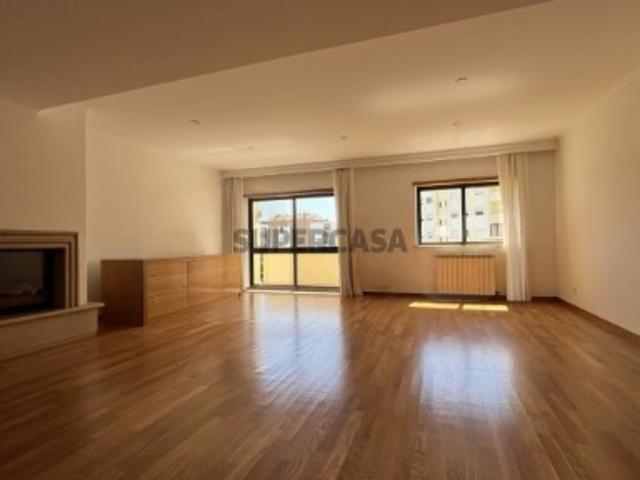 Apartamento T4 Duplex em dois pisos no centro da cidade, Leiria