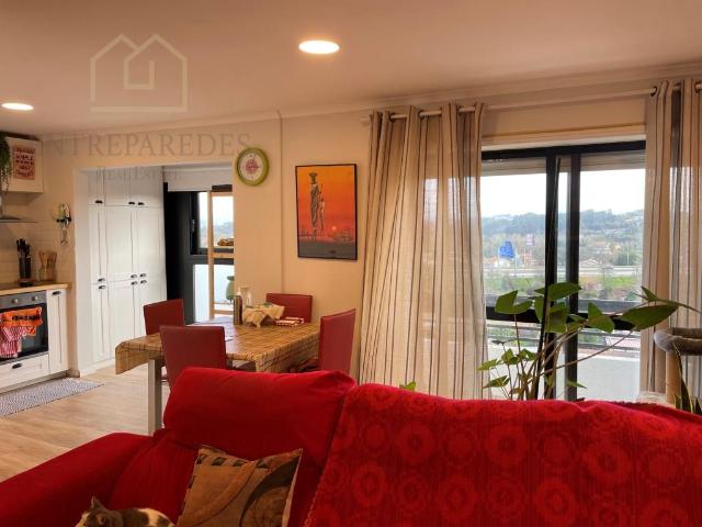 Apartamento T4 Duplex renovado com 130 m2 área bruta privati. 117m² Vilar De Andorinho
