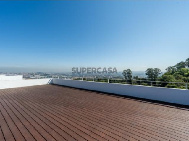 Apartamento T4 Duplex, último piso em Mafamude Centro de Vila Nova de Gaia