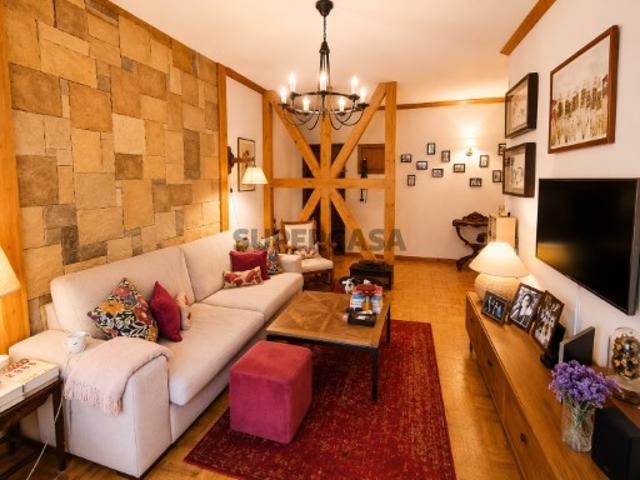 Apartamento T4 em zona central de Tomar