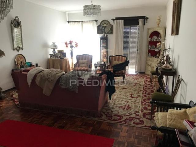 Apartamento T4 em Almeirim