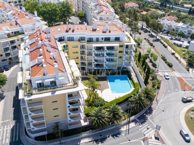 Apartamento T4 em Alcabideche condomínio privado c/piscina