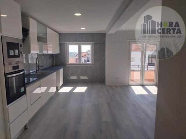 Apartamento T4 em Amora!