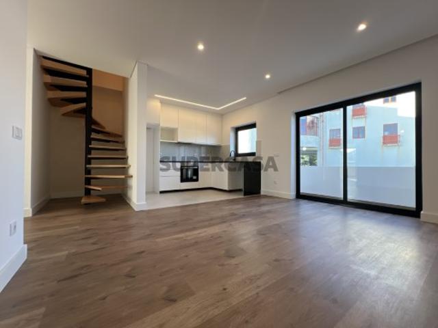 Apartamento T4 em Arcozelo