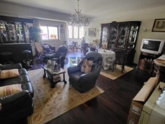 Apartamento T4 em Areeiro