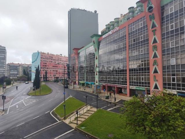 Apartamento T4 em Areeiro