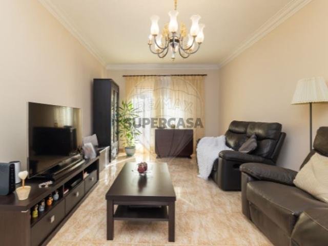 Apartamento T4 em Baixa da Banheira e Vale da Amoreira