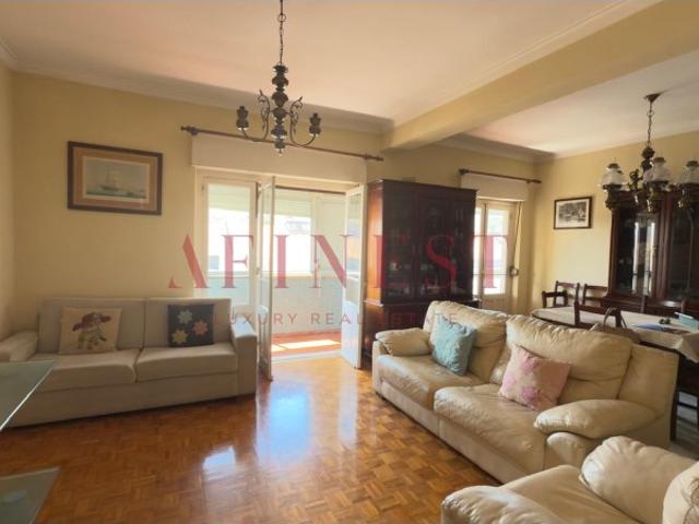APARTAMENTO T4 EM BENFICA