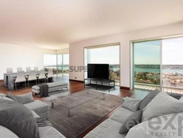 Apartamento T4 em Ajuda