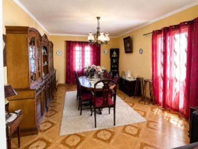 Apartamento T4 em Bombarral e Vale Covo
