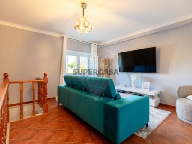 Apartamento T4 em Campelos e Outeiro da Cabeça