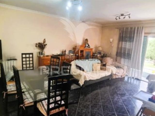 Apartamento T4 em Canelas