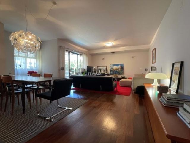 Apartamento T4 em Carnaxide e Queijas